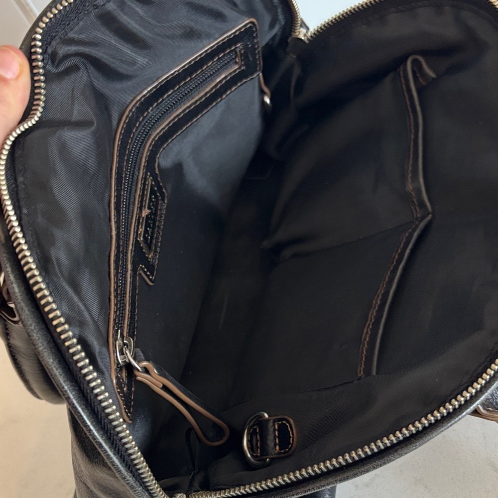 Danier Elegant Black Leather Handbag - Picture 8 of 11